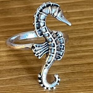 Vintage seahorse ring on a silver tone band with detailed etching size 6